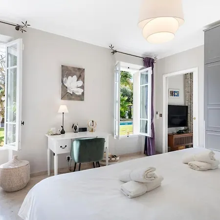 Petit Cap D'antibes * أنتيب